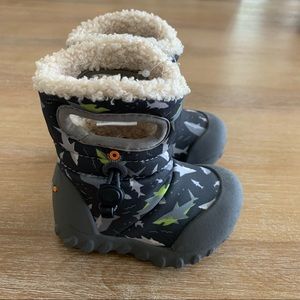 BOGS baby winter boots Sharks 4